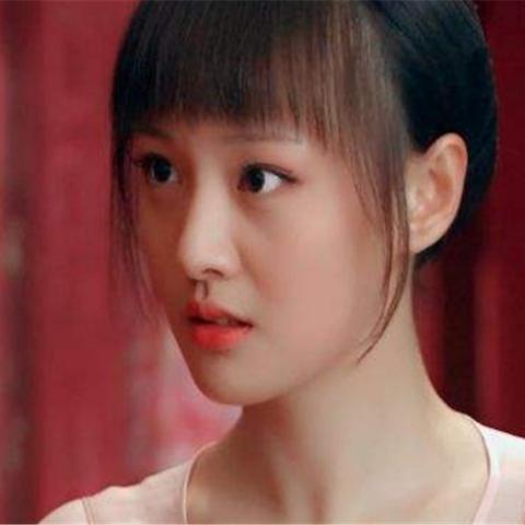 侯明昊新形象亮相，魅力风采尽展
