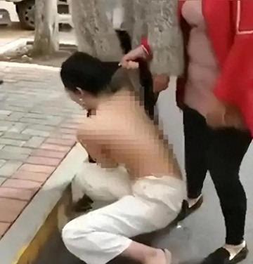 小三扒衣服视频揭秘，数据背后的真相探索